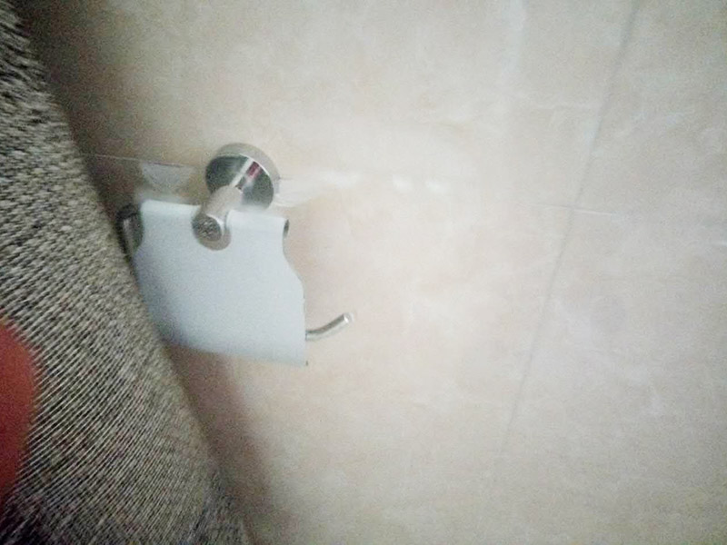 如何使用鉆孔機(jī)在墻面和瓷磚上打孔？手把手教你